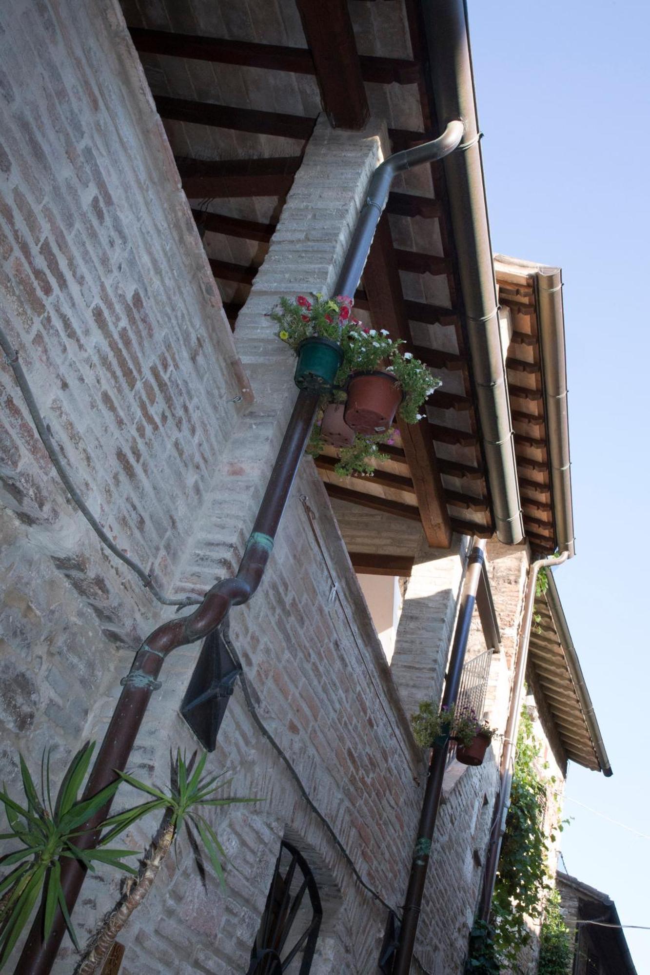 Residenza Porta Perlici Assisi Apartment Exterior foto