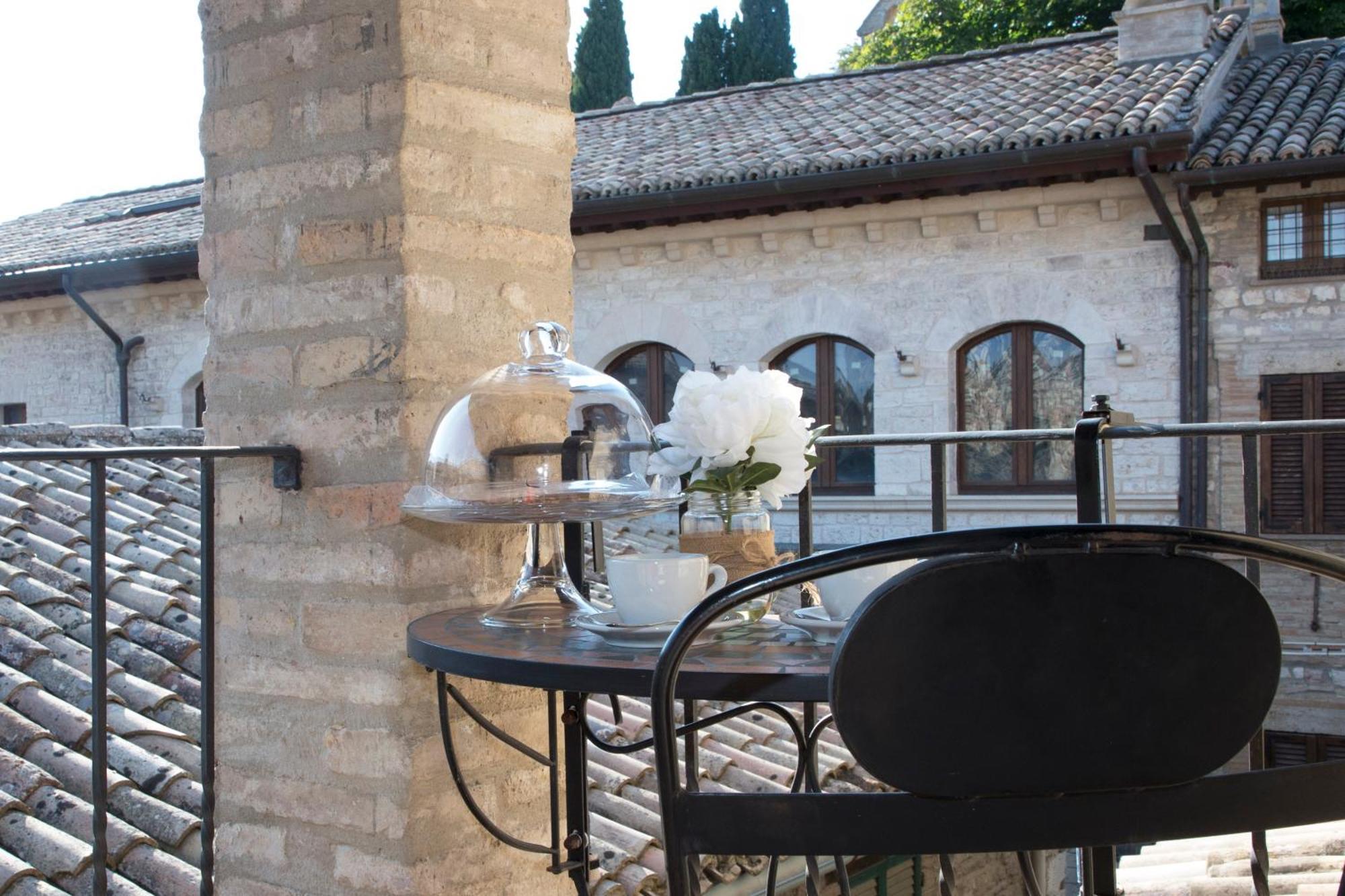 Residenza Porta Perlici Assisi Apartment Exterior foto
